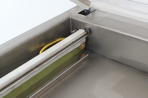 600*10mm Sealing Strip Size Vertical Vacuum Sealer Machine for Plastic Packaging Needs