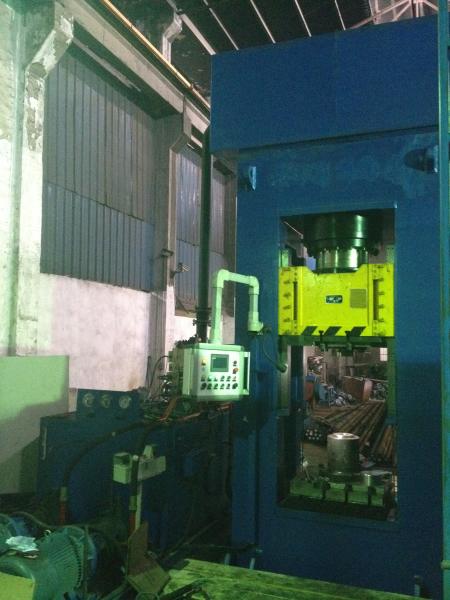 High Precision Hydraulic Extrusion Presss 800 Ton For Automotive Parts