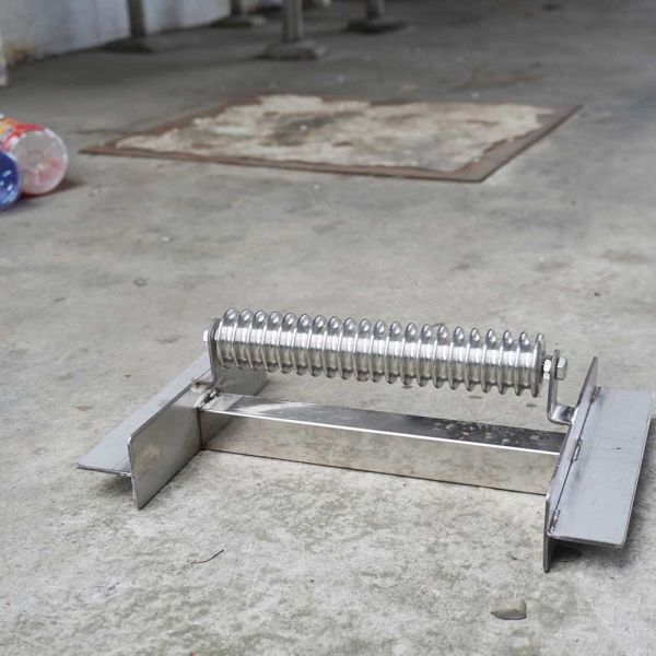 Pièces d'extrudeuse en plastique Roller en acier inoxydable au-dessus du réservoir d'eau Résistant à la corrosion