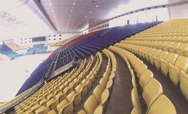 Желтый стадион прессформы дуновения анти- УЛЬТРАФИОЛЕТОВЫЙ складной усаживает алюминиевую ногу