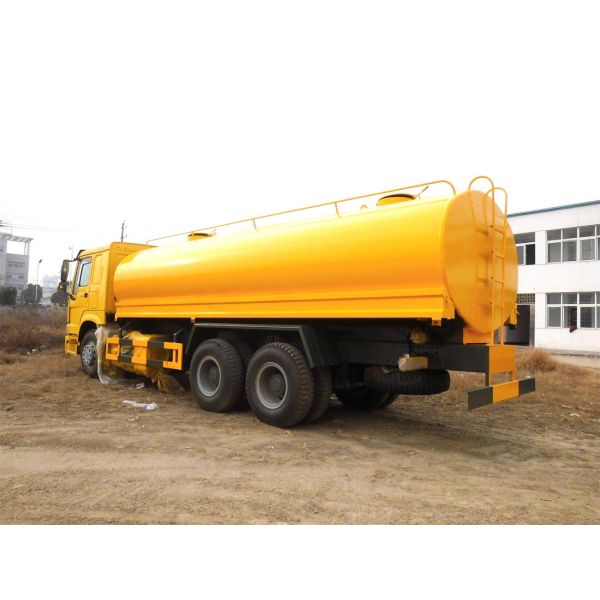3 Axle Fuel Delivery Tank Truck , Oil Delivery Truck For Long Distance Transport