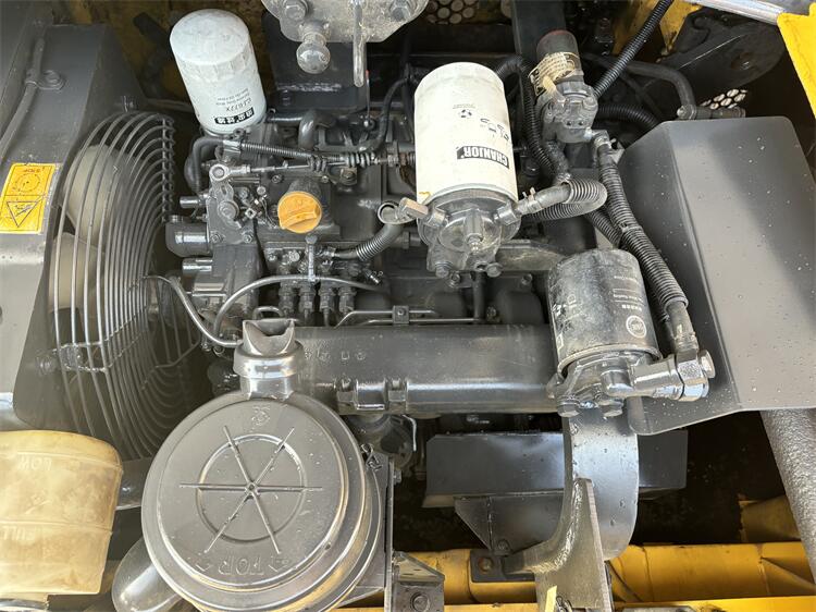 Экскаватор Komatsu PC56 с емкостью в 0,22 м3 и рабочей массой 5300 кг