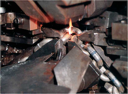 жара 10mm - обработал черную покрашенную цепь крана башни поднимаясь