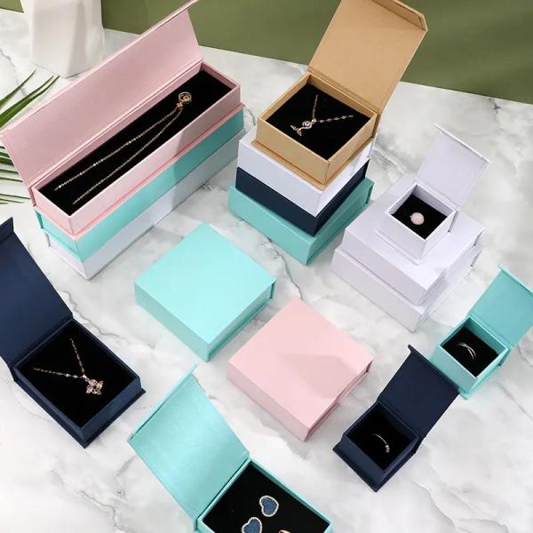 Boîte d'emballage de bijoux rigide à fermeture magnétique élégante Boîte à bijoux polyvalente