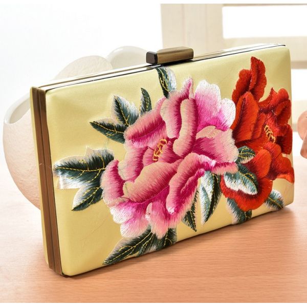 Evening bag retro hand-embroidered silk embroidered clutch bag banquet evening bags new Japanese and Korean