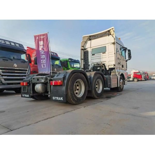 Sinotruk Sitrak 4X2 6X4 540HP 600HP C7H C9H Truck 400HP C7H Tractor Trucks