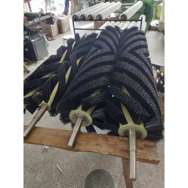 PPは黒いコンベヤーのブラシのローラーを直立させる