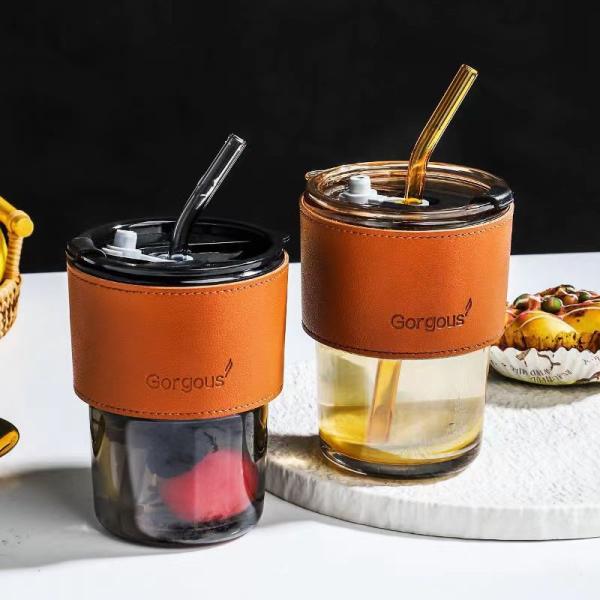 Copo de vidro de tumbo selado de 450 ml com palha e tampa para facilitar o transporte da bebida de café