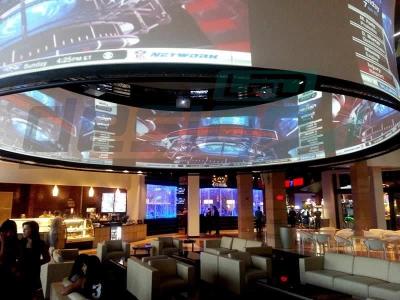 Arrendamento grande exposição de diodo emissor de luz síncrono curvada 1800 Cd/M2 de 360 graus da tela do diodo emissor de luz