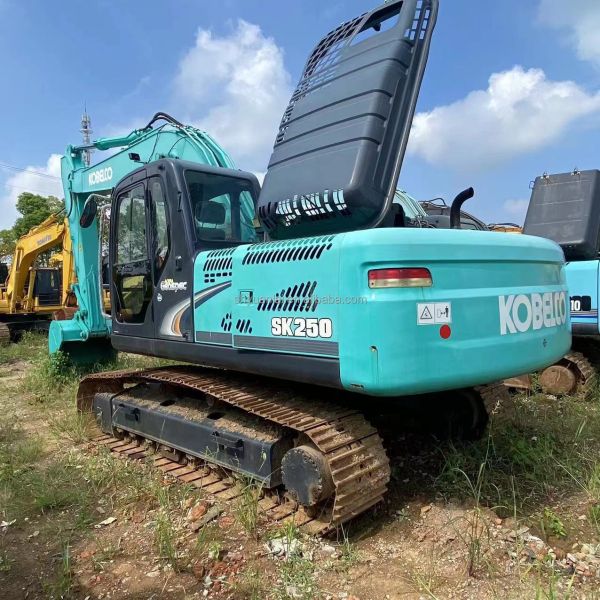 Excavateur Kobelco SK250 d'occasion 2018 en excellent état avec pompe japonaise d'origine