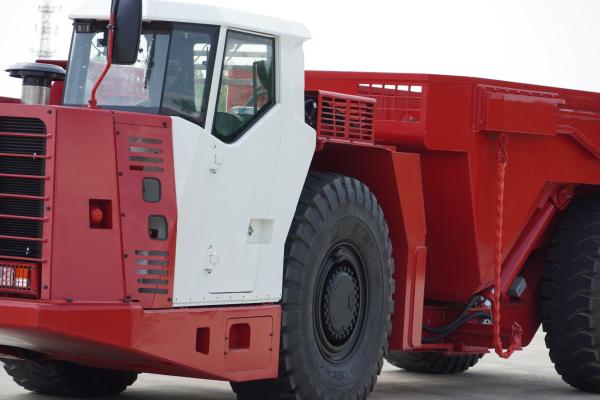                  ST54 Underground Dump Truck 54ton Durable Tunnel Construction Equipment 28cbm Underground Mining Truck             