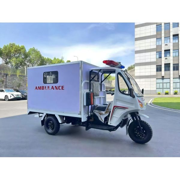 Gasoline Ambulance Tricycle Three Wheeler 250cc Water Cooled Engine With Stretcher And First Aid Kit And Four Rear Tyres And Reinforced Chassis Keel For First Aid Use