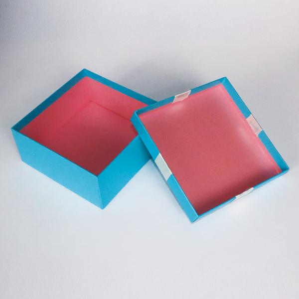 Boîte-cadeau de empaquetage de papier de logo fait sur commande de Zhonghao avec le ruban