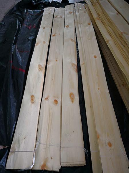 0.7mm Knotty Pine Veneer Roll Pinus Rotary Cut MDF Wood Veneer