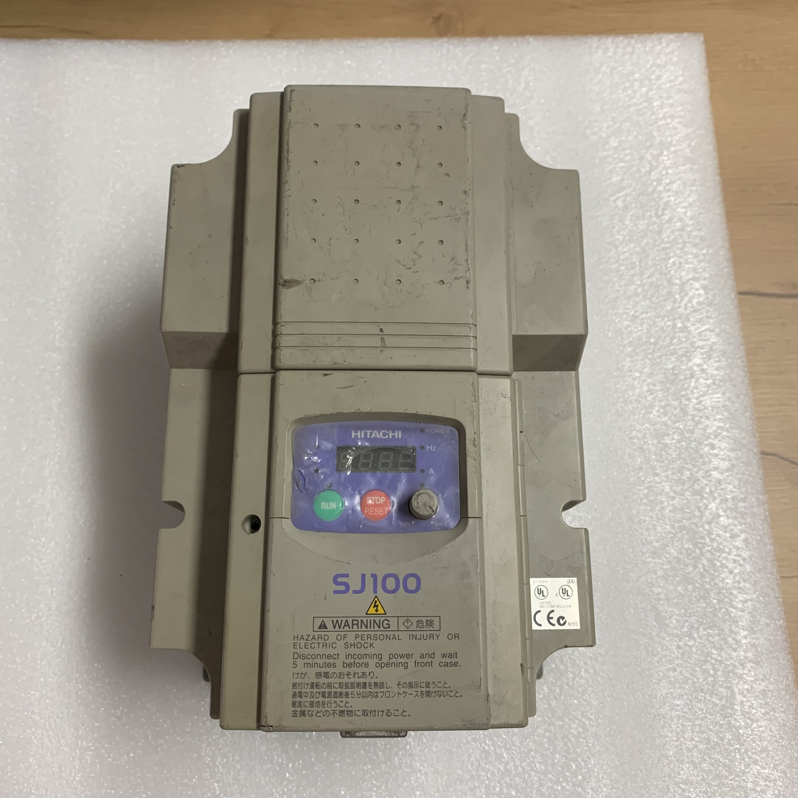 ВОДИТЕЛИ 7.5HP 5.5KW 1/3PHASE 16.5/13A СЕРВОПРИВОДА ХИТАЧИ SJ100-055HFE НОВЫЕ