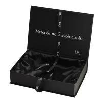 Coffret en carton rigide noir et cosmétique