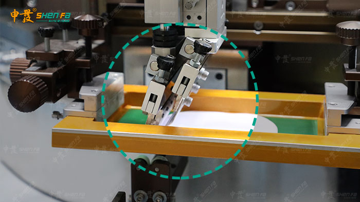 Вращая печатная машина экрана 2 цветов для косметических бочонков