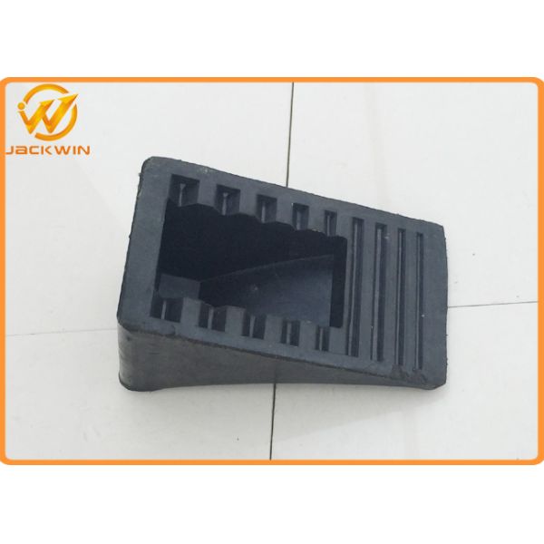Light Weight Anti Corruption Rubber Wheel Chock for Car Parking 165 * 95 * 95 mm