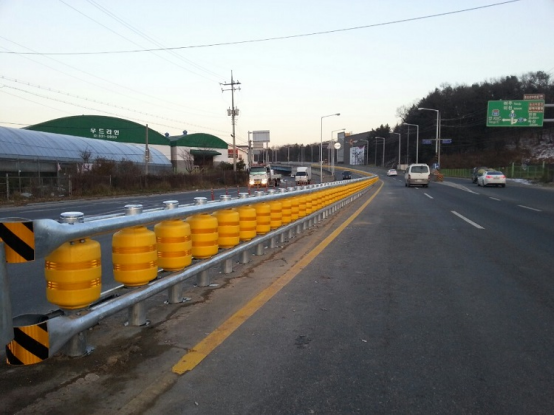 Highway Safety Anti Crash Traffic Safety Barrier Rolling Systems Guardrail