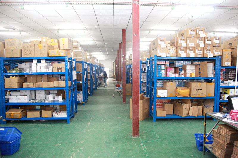 Steel Plate Flat Flange Carbon Steel Reducer Flange Pipe Fitting Screws for Standards