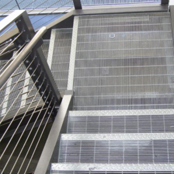 Screw Fixation Stainless 25x5 Bar Grating Treads For Industrial Steps