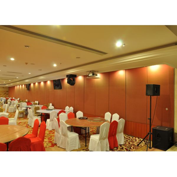 Latest Design Commercial Wooden Soundproof Room Dividers with Passing Doors