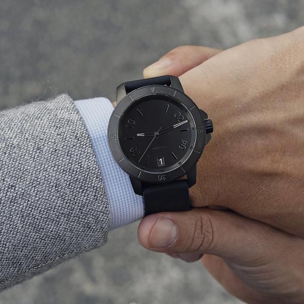 Modern Black Minimalist Waterproof Watch Mineral Crystal With Stainless Steel Case