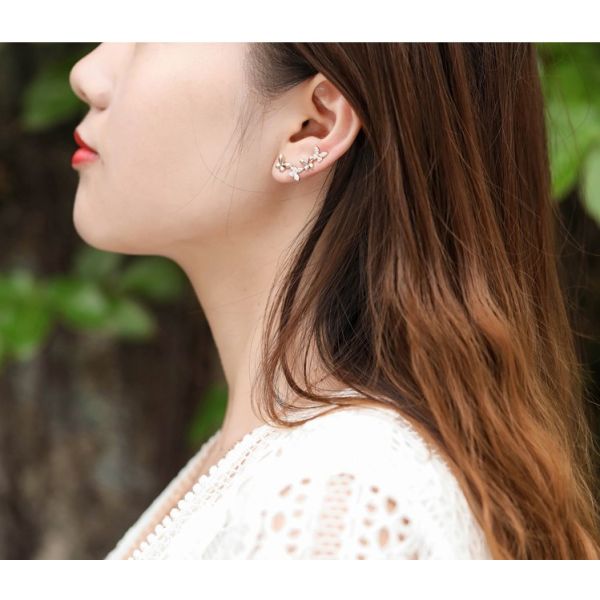 Отрезок круга серег 0.22ct диаманта золота бабочки 18K гениальный для женщин