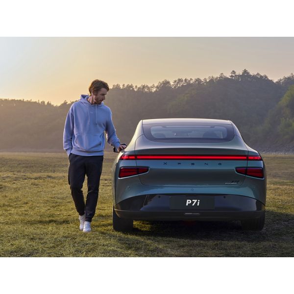 Xpeng P7i Electric Car with 473Ps Motor and 4888*1896*1450mm Size Affordable Option