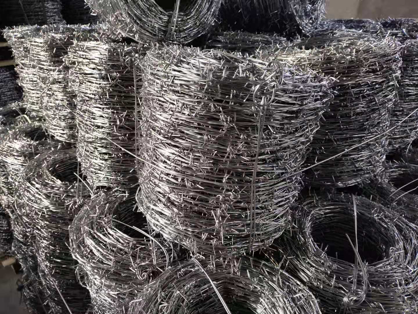Сильная усиленная стренга 2 4 пункта гальванизировала стальную колючую проволоку