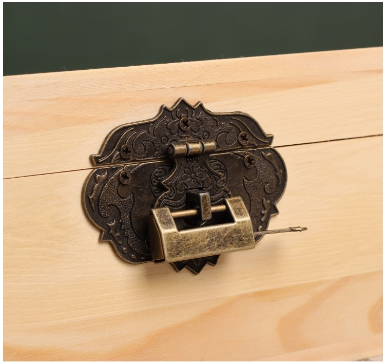 Varnishing Handling Vintage Style Customized Small Wooden Wedding Photo Box with Lock