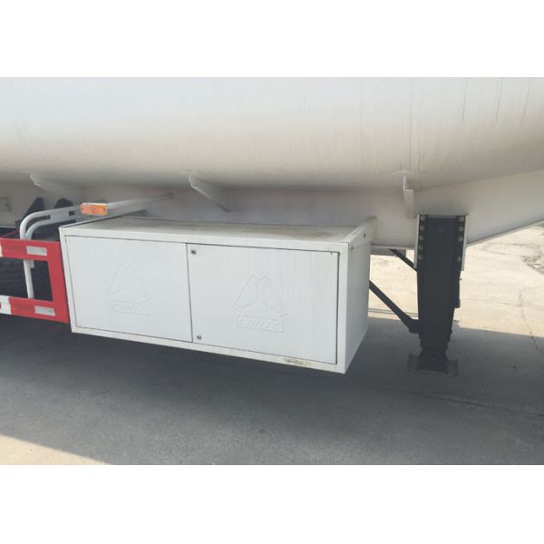 50 - 80 Tons 60cbm Oil Tank Truck For Oil Fuel Transport Polyurethane Painting