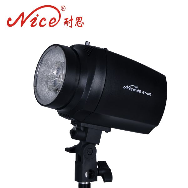 Дверь амбара студии деятельности портрета простая освещая наборы