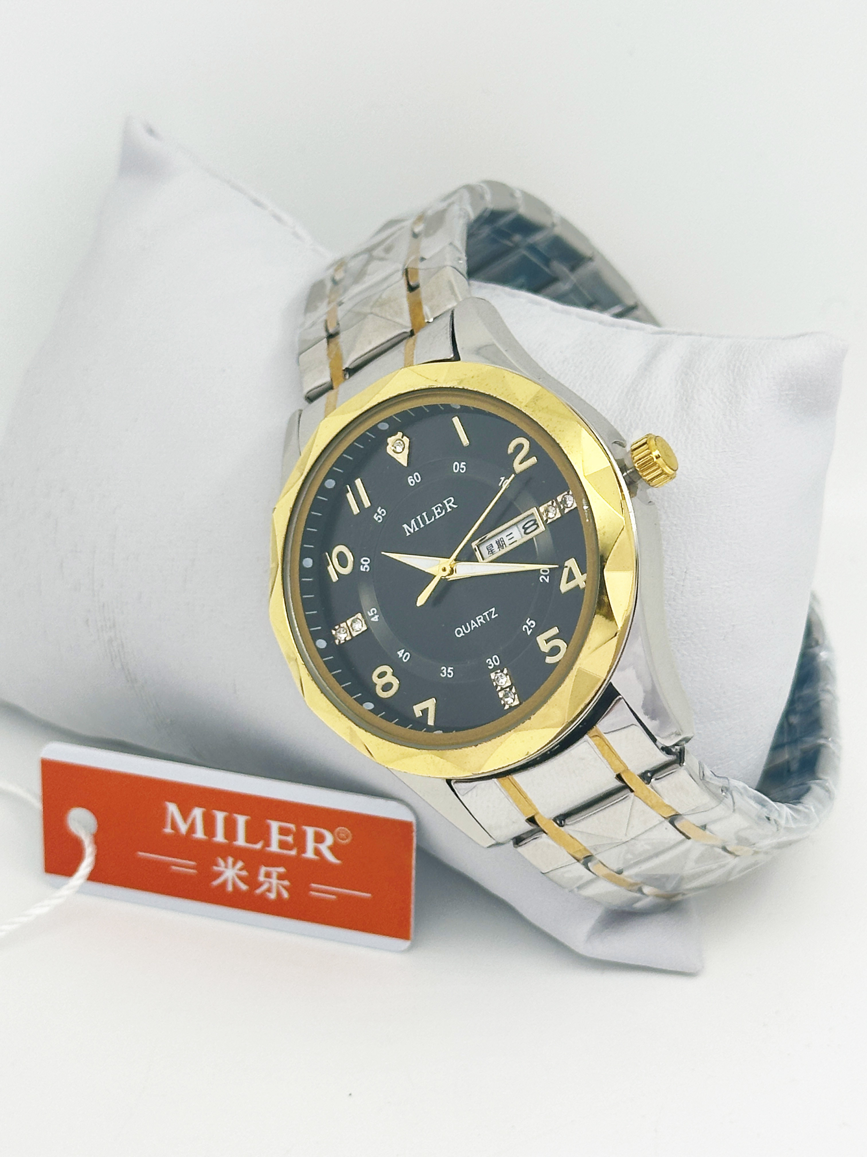 Miler Luxury Men Кварцевые часы Водостойкие Дата Неделя Светящиеся наручные часы Нержавеющая сталь Мужские часы