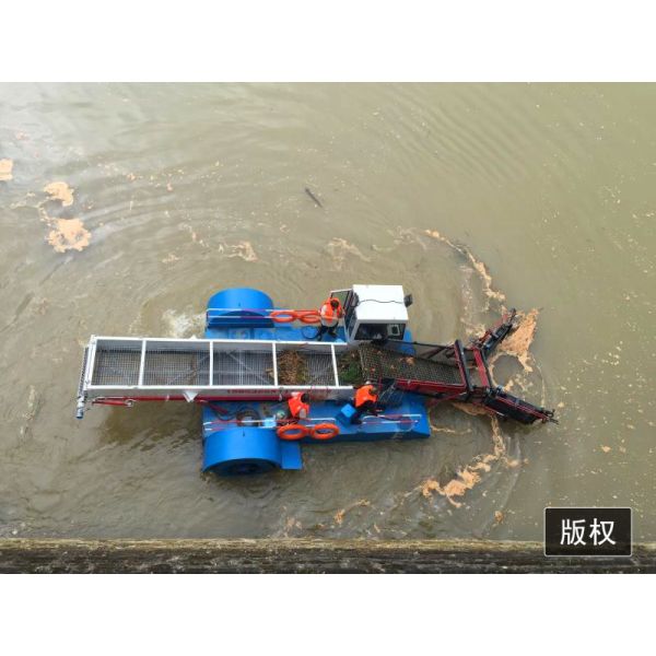 Aquatic Weed Harvester with 10 KG Capacity 1 m Dredging Depth and 50 cm Draught for Efficient Water Plant Removal