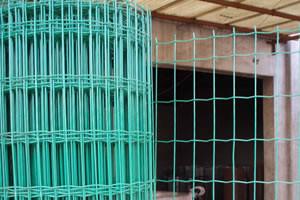 Rede de arame soldada calibre soldada Euro da cerca 700nwt 6 do PVC