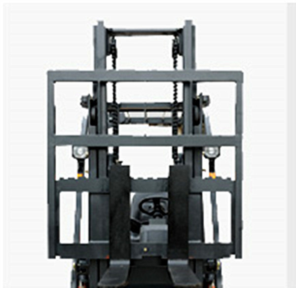 4.2 Ton Material Handling Equipment In Warehouse , High Lifting Diesel Engine Forklift Truck