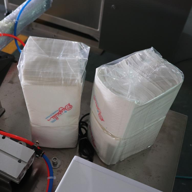 Low Budget Paper Napkin Medium Family Pack Semi-automatic Bagging Sealing Machine