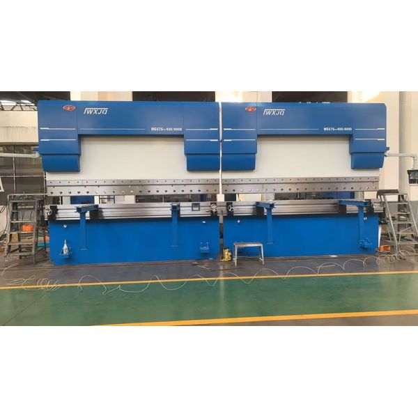 CNC Tandem Press Brake with 800 mm to 1200mm Table Height 500-1000 Mm Back Gauge Range and 200mm to 1600 Mm Throat Depth