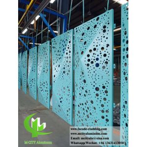 Panneaux d'aluminium perforés en forme 3D pour façade d'hôtel