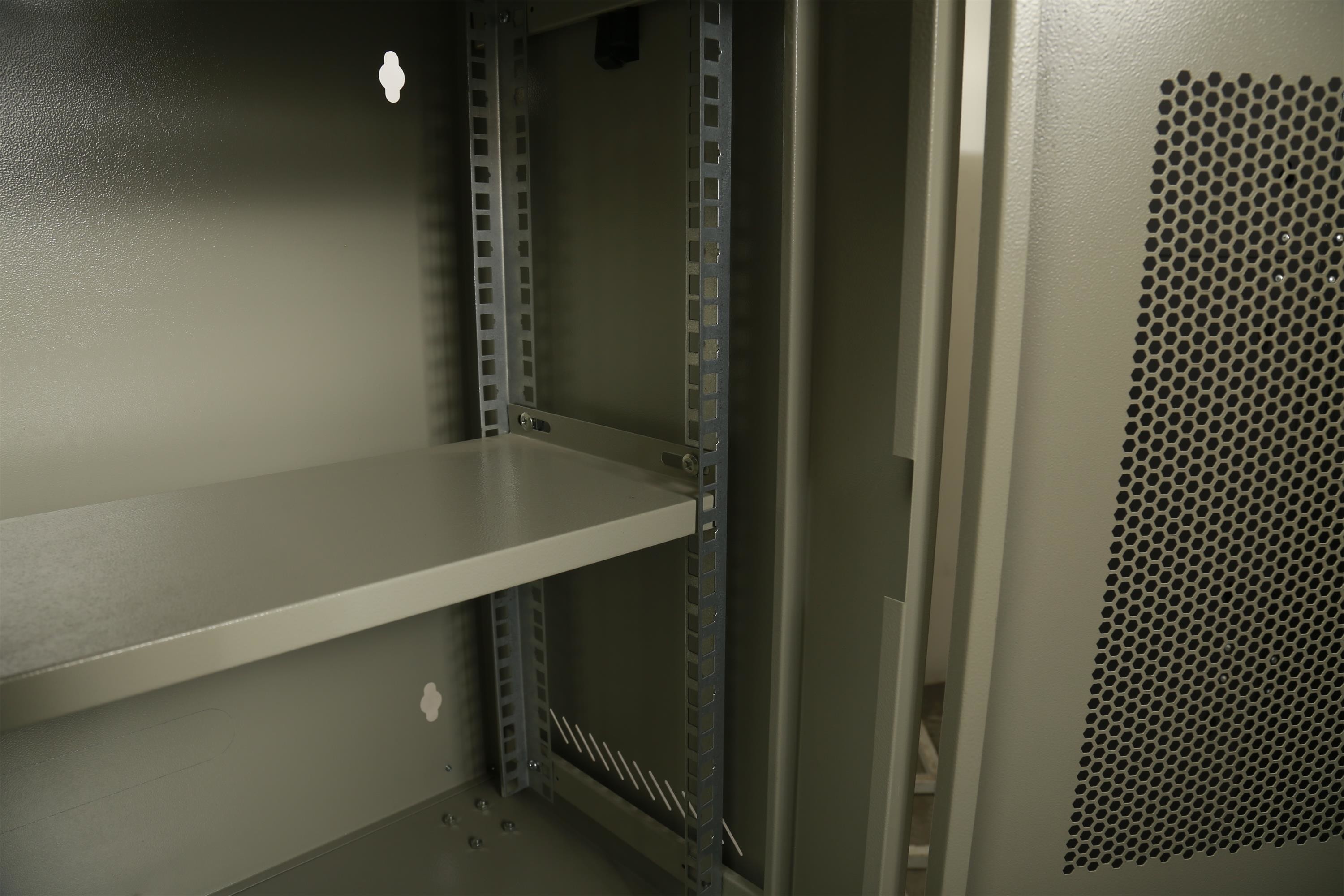 SPCC Cold Rolled Steel 15U Wall Mounted Network Cabinet Rack Certified by ISO9001 2000