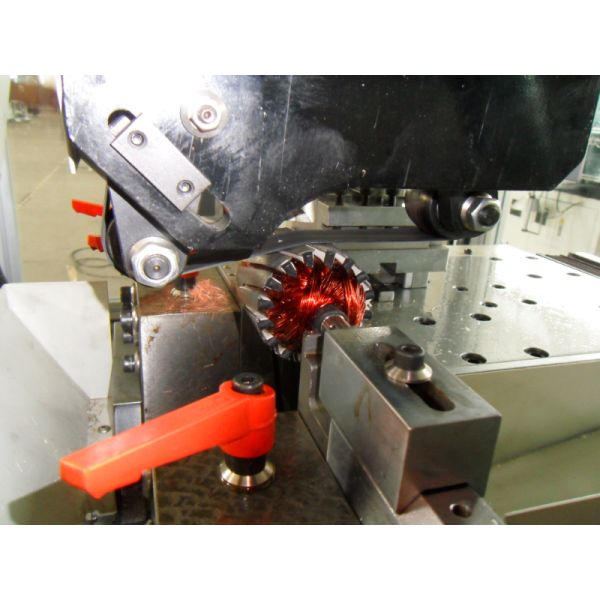 Máquina de gerencio dobro do torno do comutador de armadura do cortador