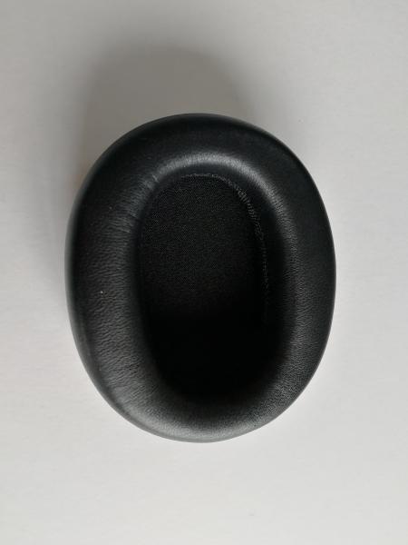noise-canceling ear pad black colour accessories  for the headphone  wired earphones blue tooth headphone