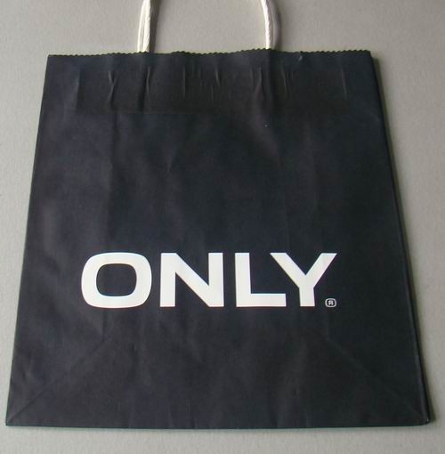 Wholesale customized black printed kraft paper shopping bags with handle