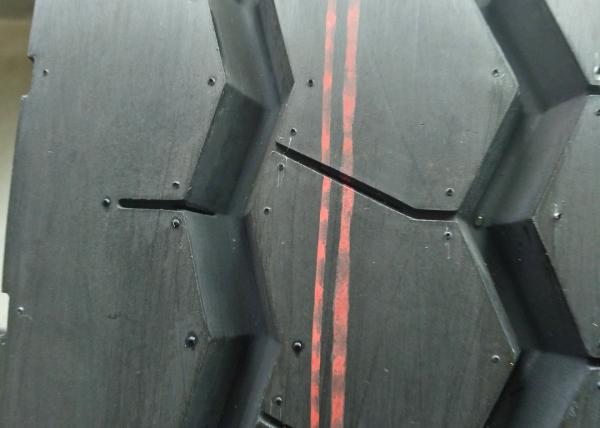 Compact Truck Bus Radial Tyres 12R22.5 Three Improved Zigzag Grooves 3 Years Warranty