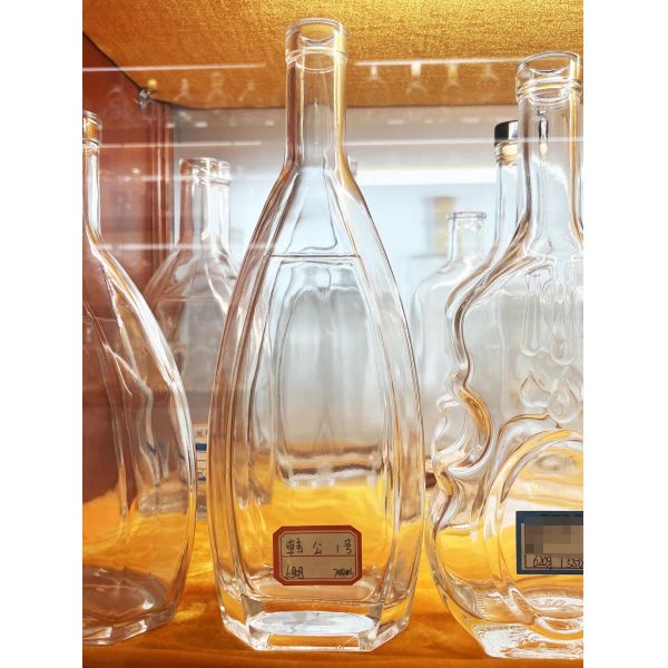 Botella de vidrio de whiskey, vodka, brandy y alcohol a medida en 375 ml, 500 ml, 700 ml, 750 ml y 1000 ml