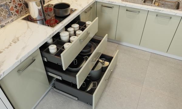 L Shape Modern Modular Kitchen Cabinets With Corner Pantry And Island Family Use