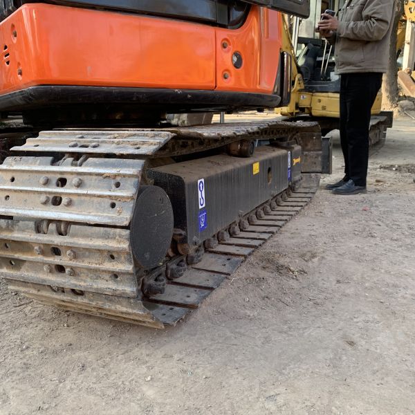 Mini-excavatrice de 5 tonnes utilisée Hitachi ZAXIS UR 50 avec moteur ISUZU et peu de temps de travail