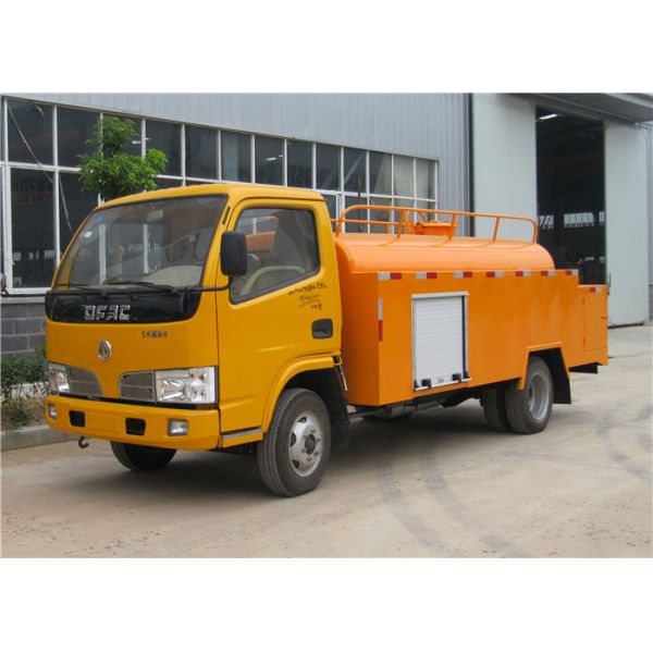 3000L 5000L Small Tanker Truck , High Pressure Sewer Cleaning Truck For Pipe  Flushing