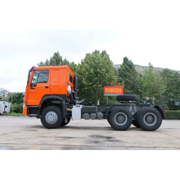 Versatile SINOTRUCK HOWO-7 4*2 6*4 Diesel Traction Truck for Special Truck Applications